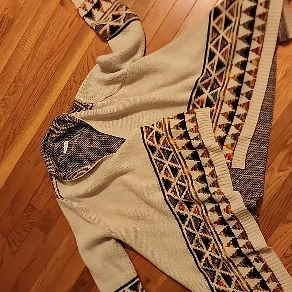 Very cool swing cardigan with aztec type design